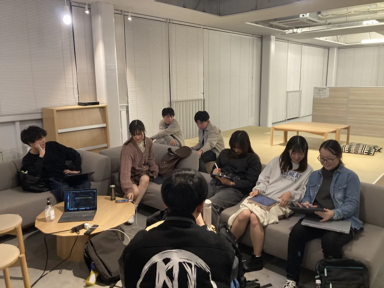 東京都市大学で作画作業